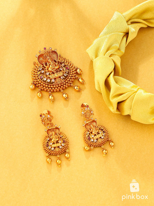 Antique pendant with Lord Ganesha idol and matching earrings