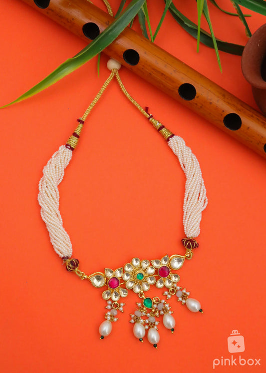 Beautiful Kundan and white Beads Choker